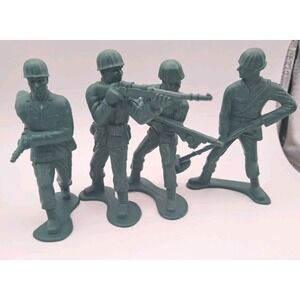 Vintage Lot Of 4 Large 5" Army Men  Unbranded Green War Figures Soldiers